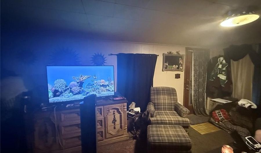 1215 Clawson St, Alton, IL 62002 - 2 Beds, 1 Bath