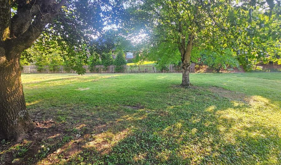 1611 Hollister Dr, Alcoa, TN 37701 - 4 Beds, 3 Bath