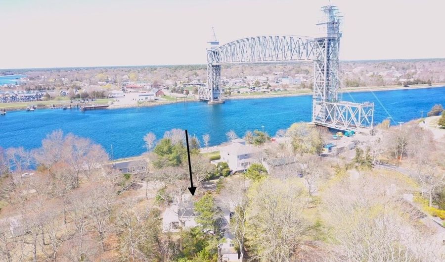 5 Bell Rd 5, Bourne, MA 02532 - 2 Beds, 2 Bath