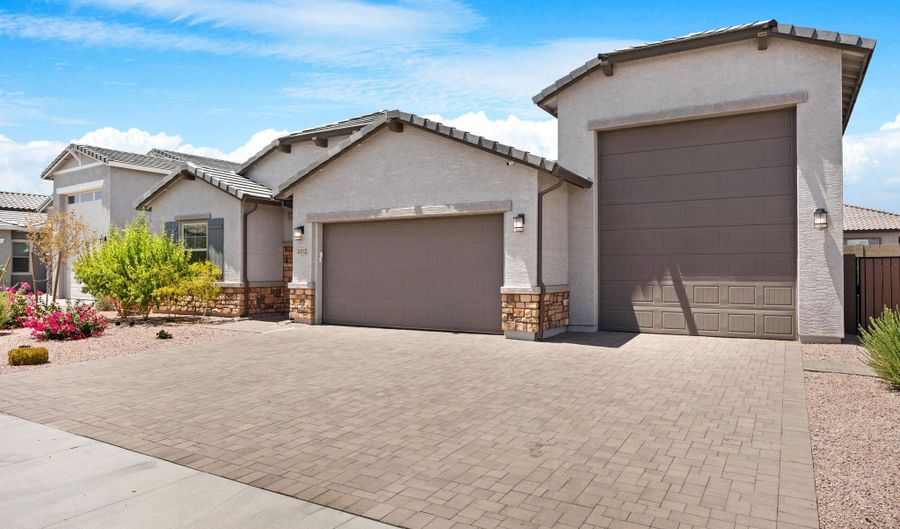 20132 W CATALINA Dr, Buckeye, AZ 85396 - 3 Beds, 3 Bath