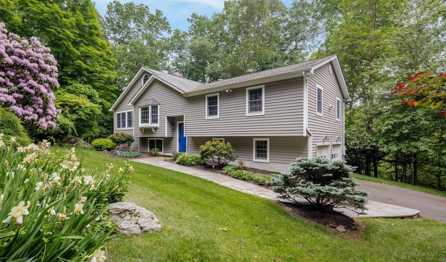 45 N Nabby Rd, Danbury, CT 06811 - 3 Beds, 3 Bath