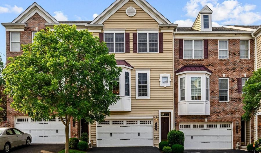 310 EBONY Ct, Ambler, PA 19002 - 3 Beds, 3 Bath