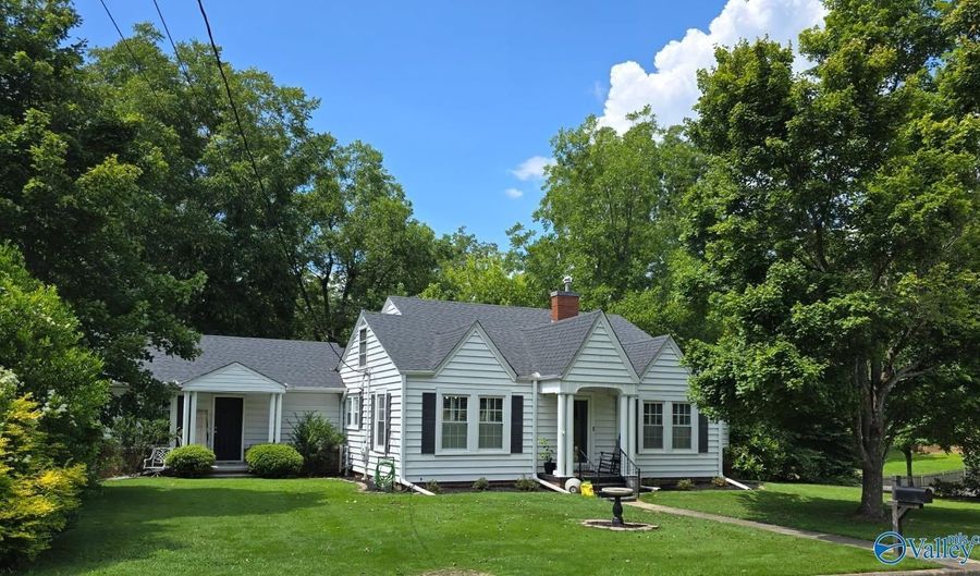 301 S Carlisle St, Albertville, AL 35950 - 4 Beds, 3 Bath