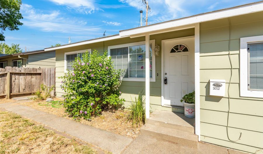 3252 Daisy St, Anderson, CA 96007 - 3 Beds, 1 Bath