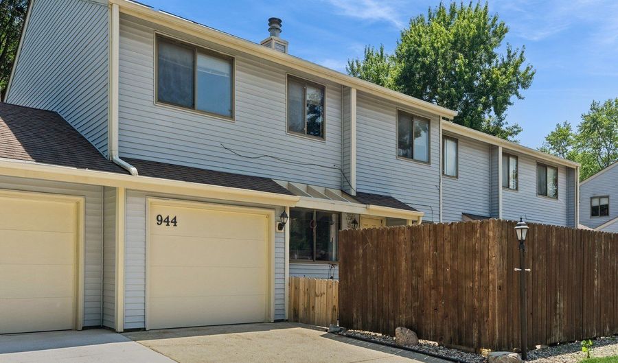 944 Sunburst Ln, Altoona, IA 50009 - 3 Beds, 2 Bath