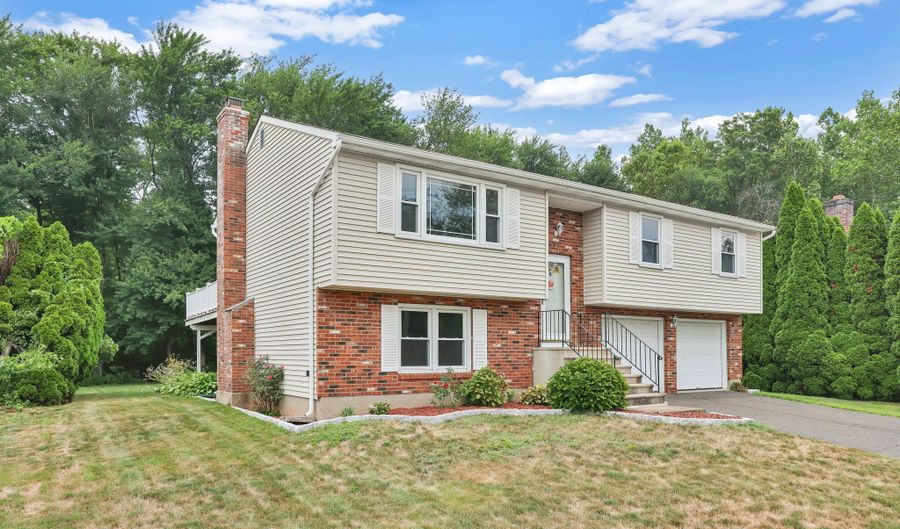 93 Burnham St, Berlin, CT 06037 - 3 Beds, 2 Bath
