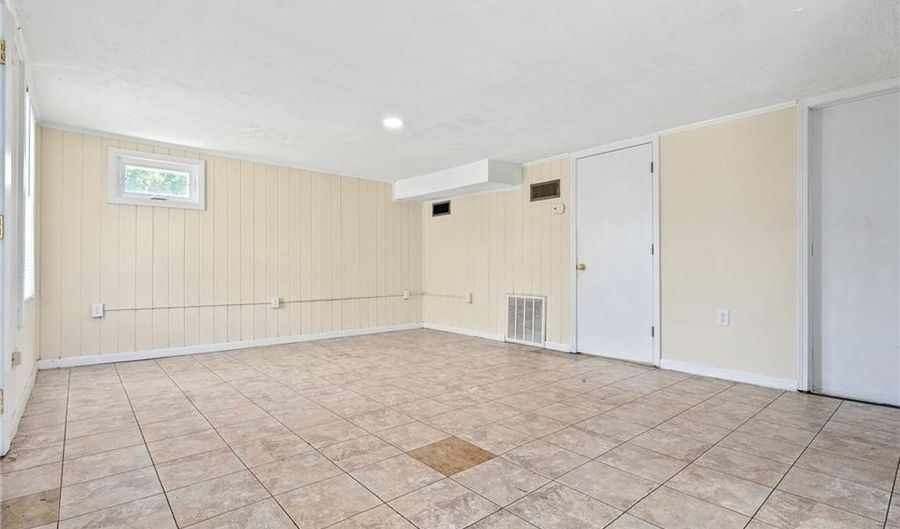 227 N DEBARDELEBEN St, Auburn, AL 36830 - 3 Beds, 2 Bath