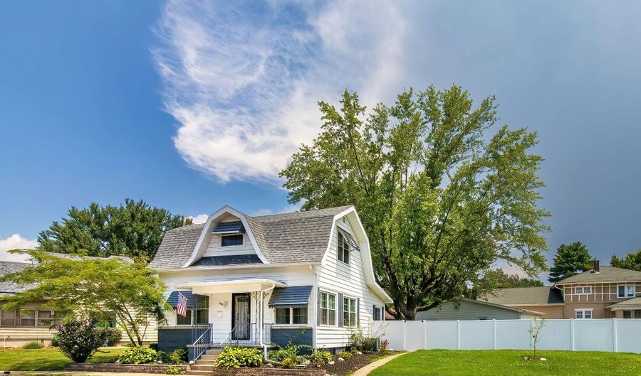 608 N Main St, Bicknell, IN 47512 - 4 Beds, 2 Bath