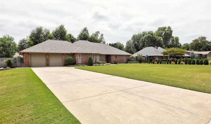 7112 NW 32nd St, Bethany, OK 73008 - 3 Beds, 2 Bath