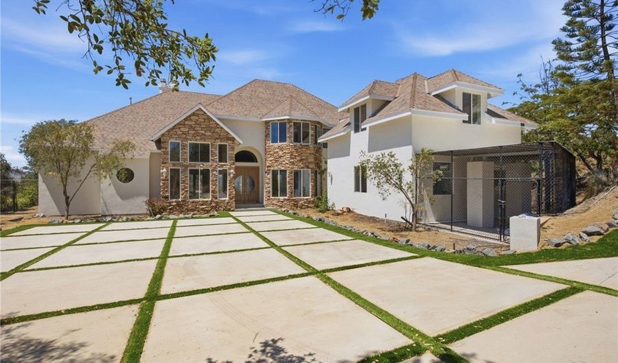 1094 Hillcrest View Ln, Fallbrook, CA 92028 - 4 Beds, 4 Bath