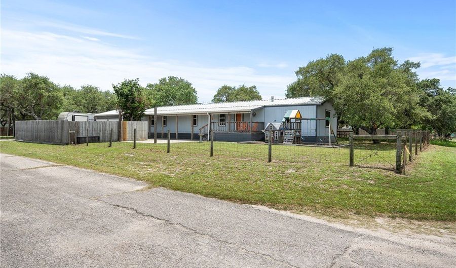 649 W Magnolia Ave, Aransas Pass, TX 78336 - 3 Beds, 2 Bath
