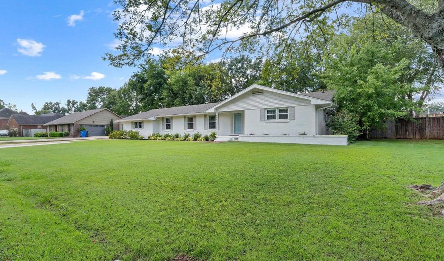 606 Maize St, Athens, AL 35611 - 4 Beds, 3 Bath