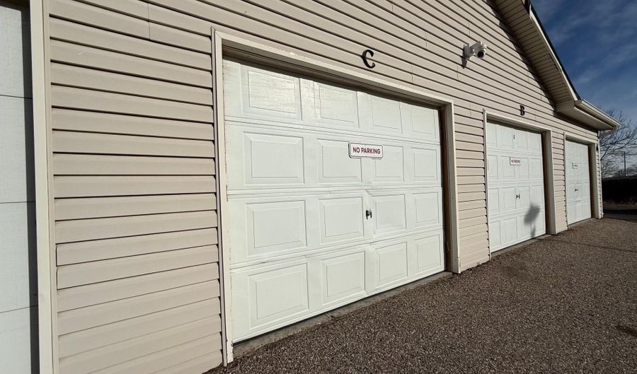 200 W COUNTRY WEST Rd 1C, Cheyenne, WY 82007 - 3 Beds, 2 Bath