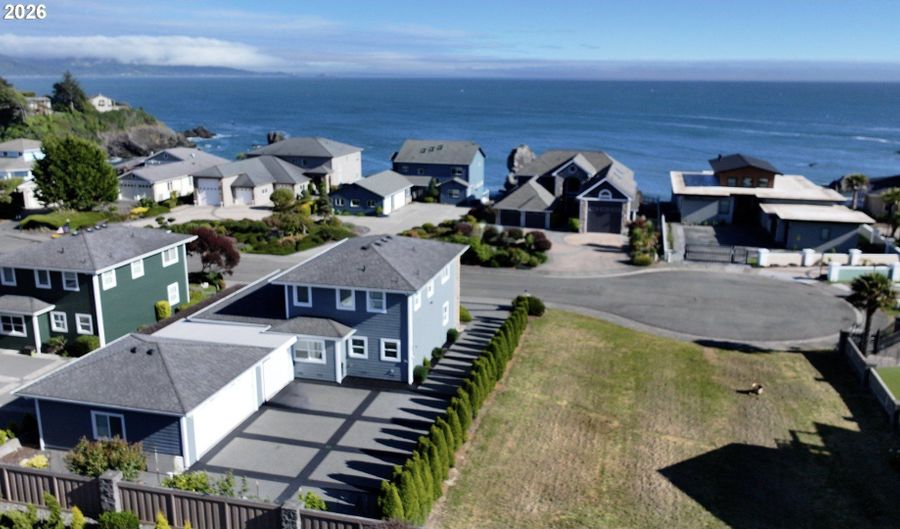 842 CHETCO POINT Ter, Brookings, OR 97415 - 4 Beds, 3 Bath