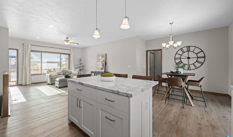 500 E Cairos Pl, Brandon, SD 57005 - 2 Beds, 2 Bath