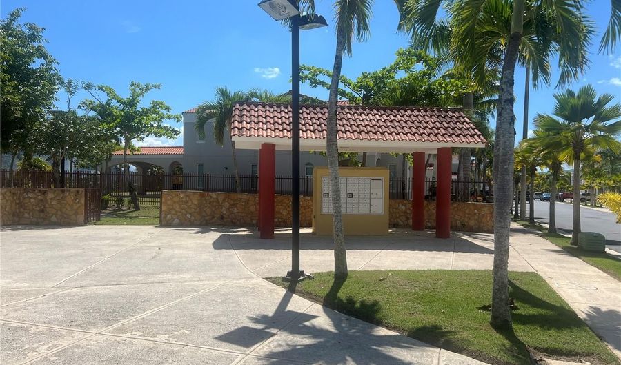 Ln-62 VIA LOS OLIVOS, Caguas, PR 00727 - 4 Beds, 5 Bath