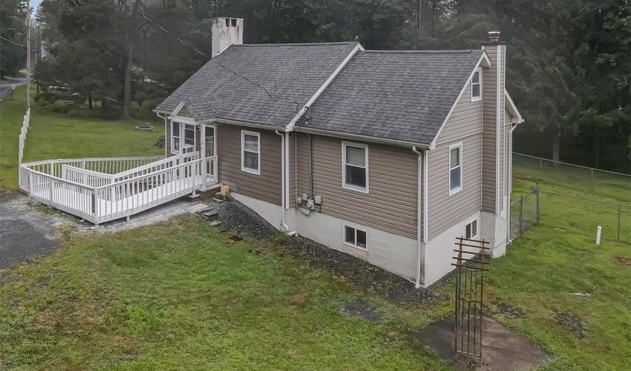 9338 Sherwood Dr, Kunkletown, PA 18058 - 3 Beds, 3 Bath