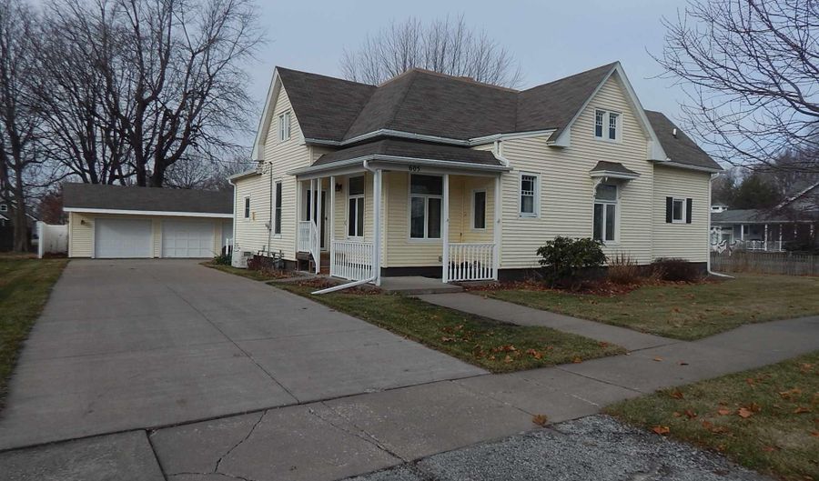 605 N COLLEGE Ave, Aledo, IL 61231 - 3 Beds, 2 Bath