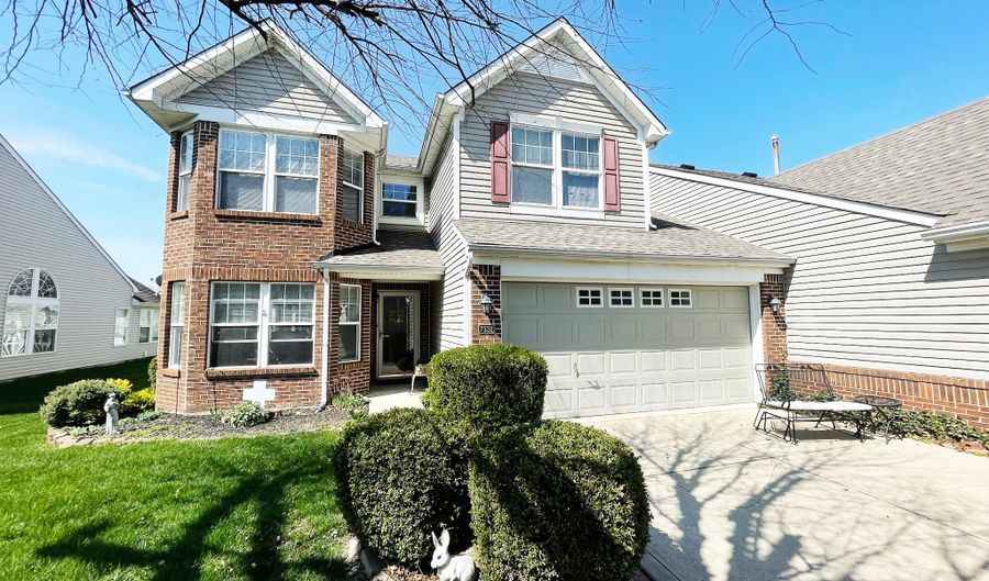 7332 Oak Knoll Dr, Indianapolis, IN 46217 - 2 Beds, 3 Bath