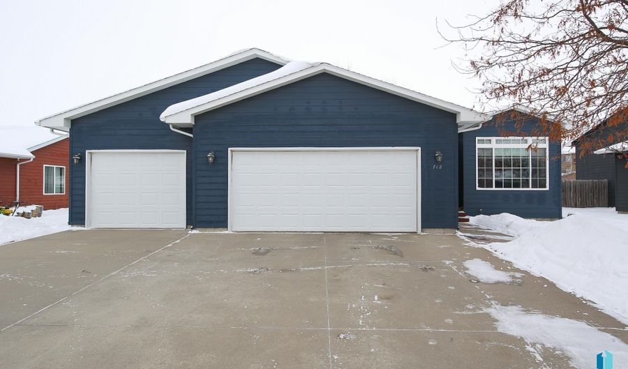 712 S 7th Ave, Brandon, SD 57005 - 3 Beds, 2 Bath