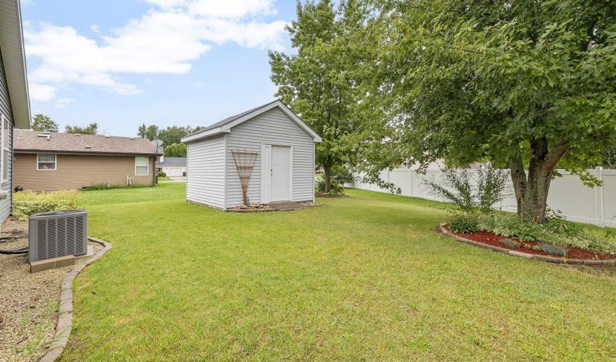 6025 RANDAL Ln, Caledonia, WI 53402 - 3 Beds, 2 Bath