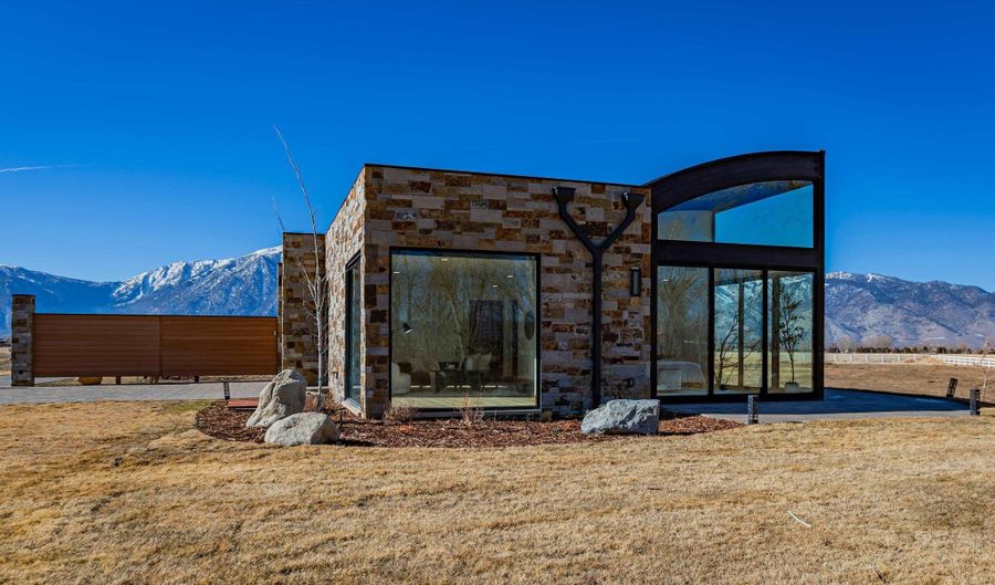 557 Wyatt Ln, Gardnerville, NV 89460 - 5 Beds, 7 Bath