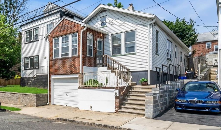 31 Mount Prospect Ave, Belleville, NJ 07109 - 3 Beds, 2 Bath