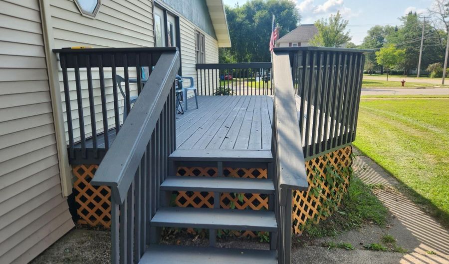 108 S OAK St, Adams, WI 53910 - 3 Beds, 1 Bath