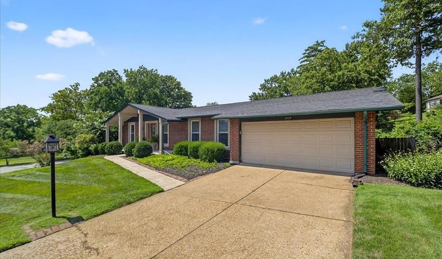 1009 Dutch Mill Dr, Ballwin, MO 63011 - 3 Beds, 3 Bath