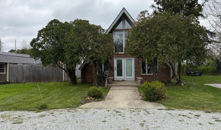 206 E Edgeway Dr, Alexandria, IN 46001 - 2 Beds, 1 Bath