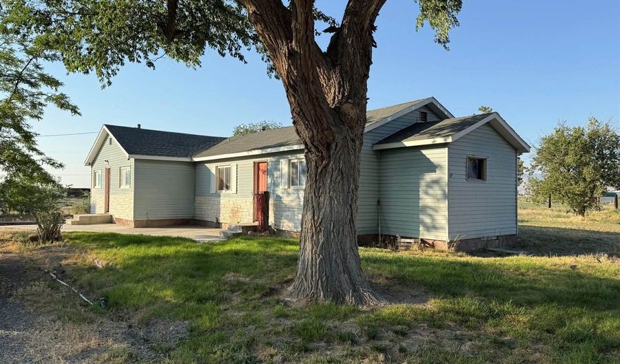 195 Pleasant Hill Dr, Battle Mountain, NV 89820 - 3 Beds, 2 Bath