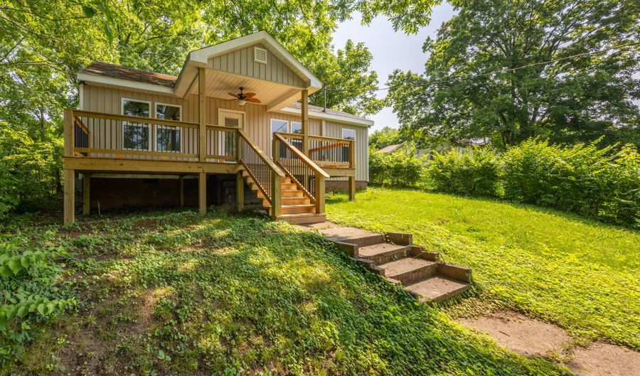 215 Sunset Dr, Athens, TN 37303 - 3 Beds, 2 Bath