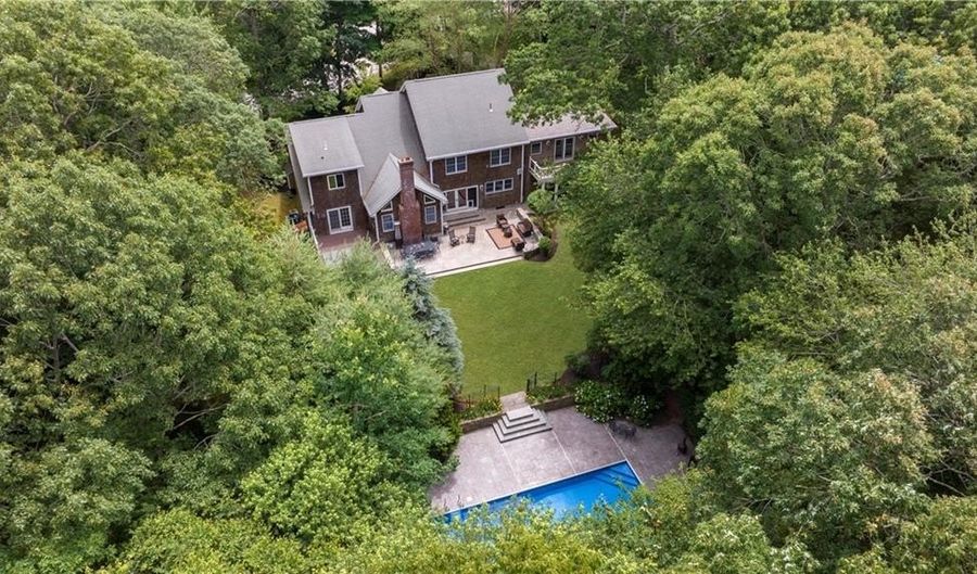 258 Woodridge Dr, North Kingstown, RI 02874 - 4 Beds, 3 Bath