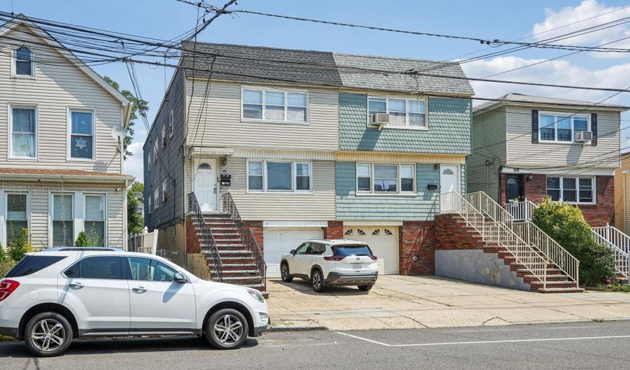 105 EVERGREEN St, Bayonne, NJ 07002 - 6 Beds, 2 Bath