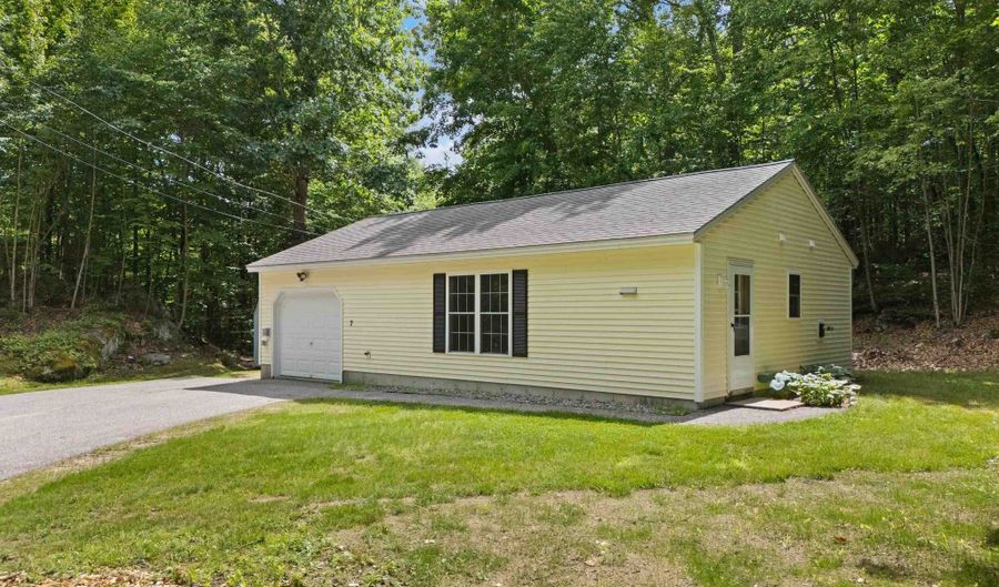 7 Lew Alice Dr, Boscawen, NH 03303 - 2 Beds, 1 Bath