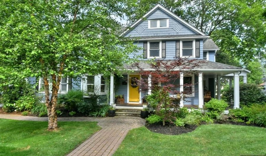 110 Mallinson St, Allendale, NJ 07401 - 4 Beds, 3 Bath