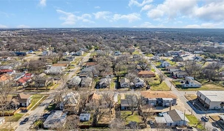 613 NW A St, Ardmore, OK 73401 - 2 Beds, 1 Bath