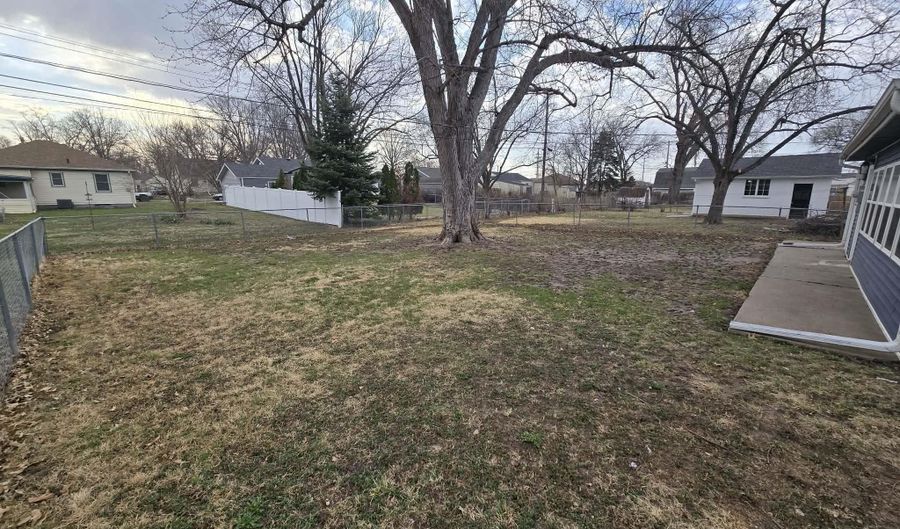 224 S 19th St, Beatrice, NE 68310 - 2 Beds, 1 Bath