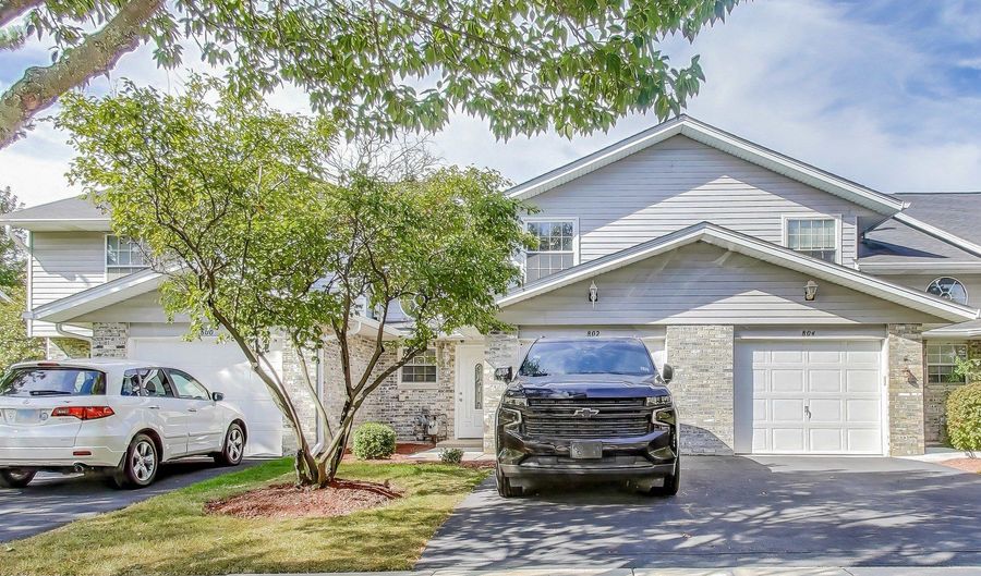 802 N Tamarac Blvd, Addison, IL 60101 - 2 Beds, 2 Bath