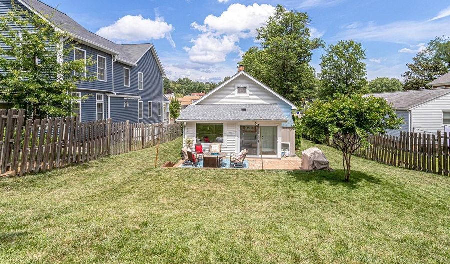 1708 N CAMERON St, Arlington, VA 22207 - 4 Beds, 2 Bath