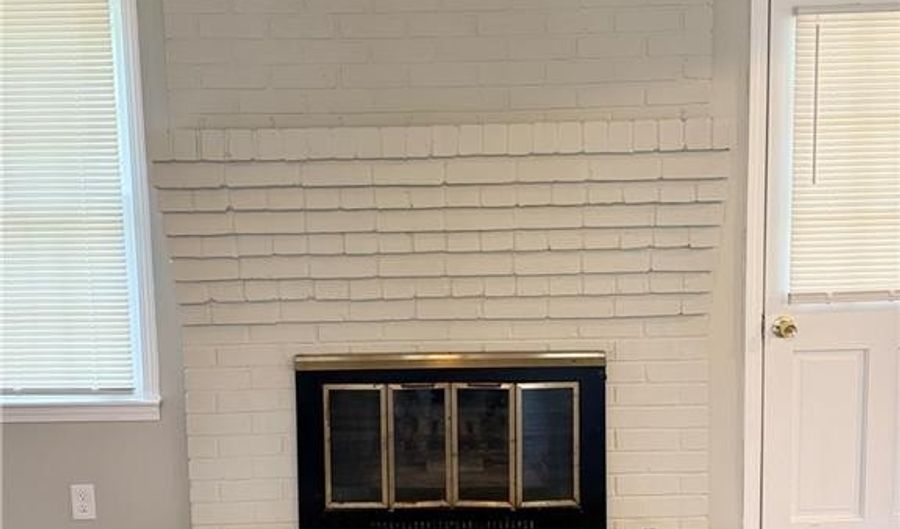 3990 HIGHWAY 92, Acworth, GA 30102 - 3 Beds, 2 Bath