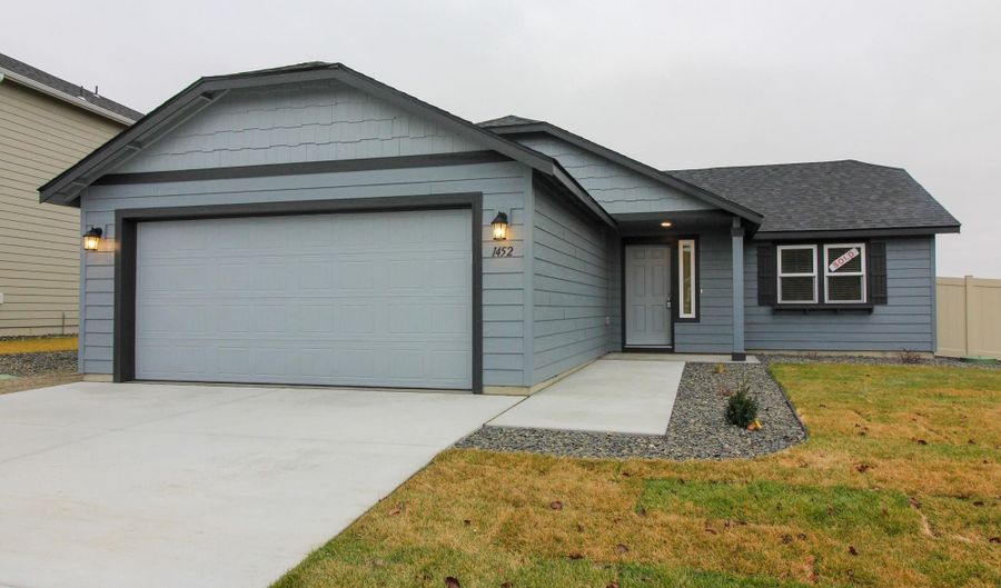 1452 8th St, Benton City, WA 99320 - 3 Beds, 2 Bath