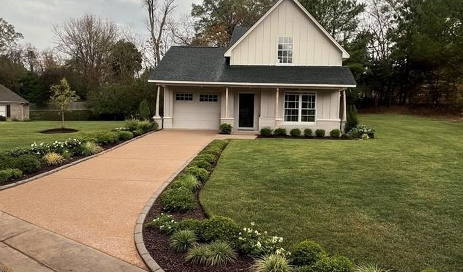 104 Autumnwood Cv, Batesville, MS 38606 - 3 Beds, 3 Bath