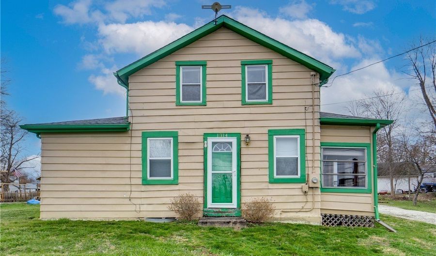 1314 Bank St, Atwater, OH 44201 - 3 Beds, 1 Bath