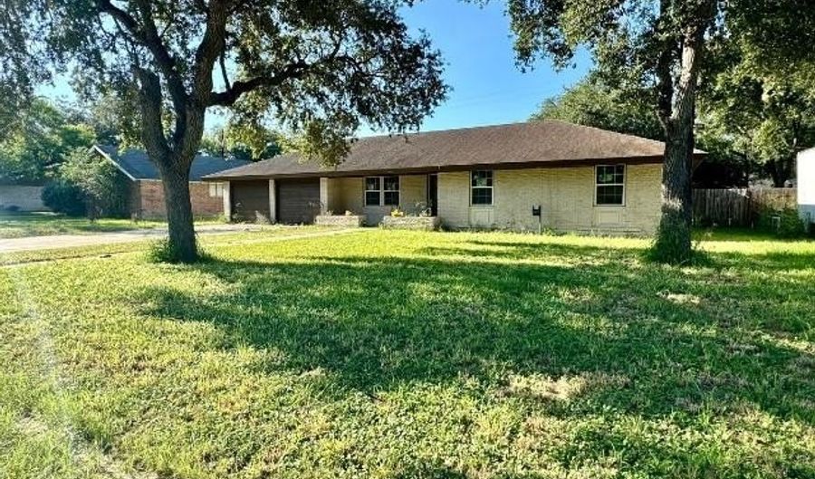 1501 Rose Dr, Alice, TX 78332 - 3 Beds, 2 Bath