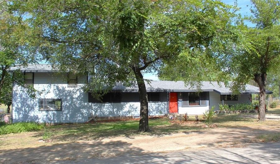 312 Magnolia St, Hico, TX 76457 - 3 Beds, 2 Bath