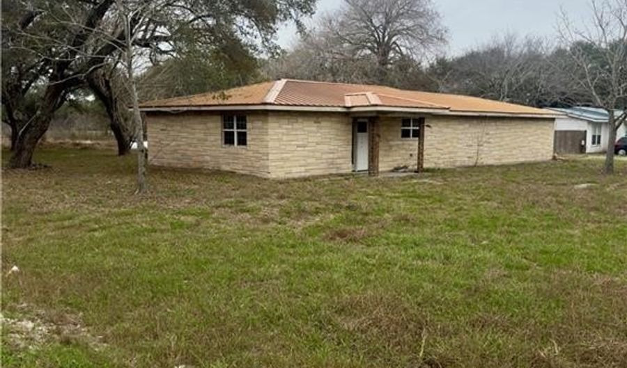 1401 S Avenue A, Aransas Pass, TX 78336 - 2 Beds, 1 Bath