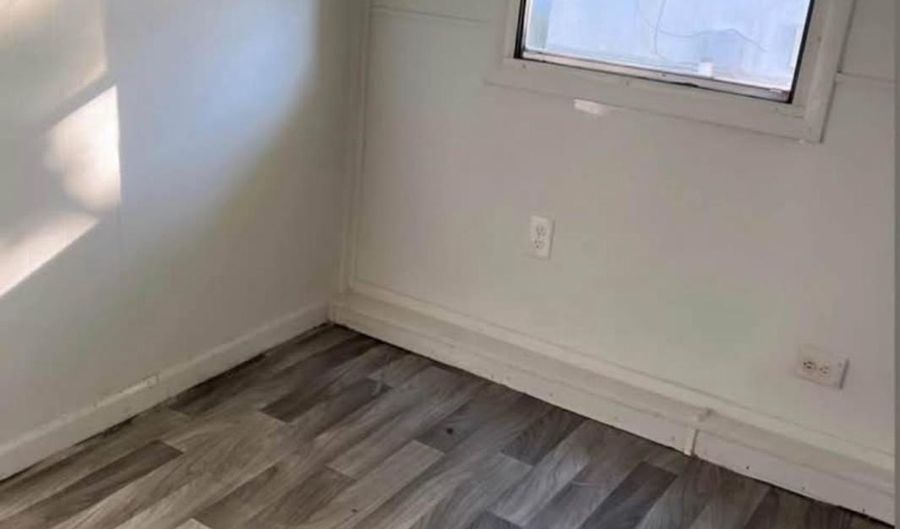 1131 S BAY Rd 84, Dover, DE 19901 - 2 Beds, 1 Bath