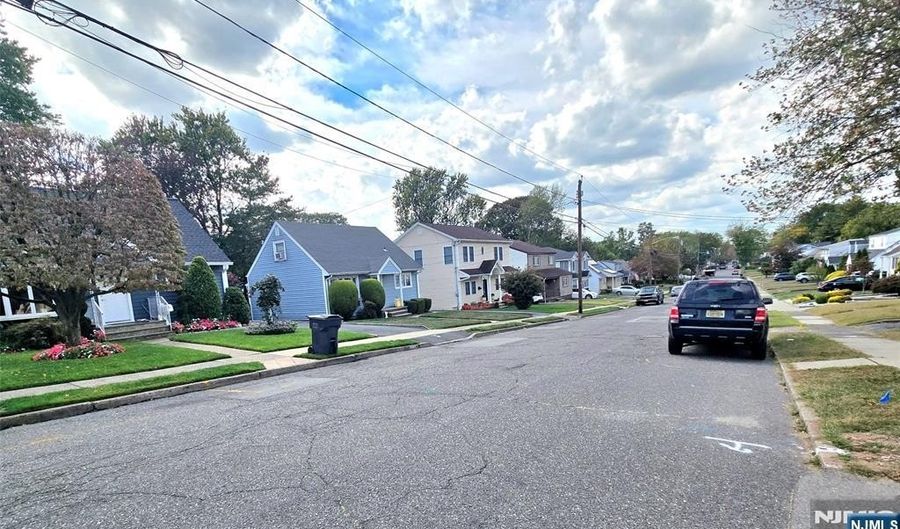 211 New Jersey Ave, Bergenfield, NJ 07621 - 4 Beds, 2 Bath