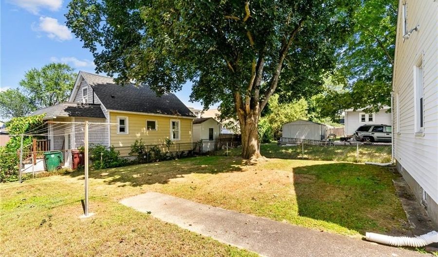 112 Oakton St, Woonsocket, RI 02895 - 3 Beds, 1 Bath